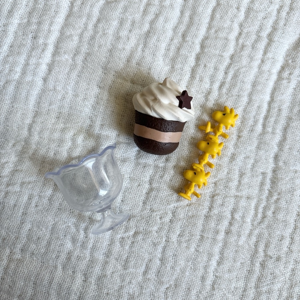 3 / $30 💘 Peanuts Snoopy Woodstock gachapon toy - Picture 2 of 3